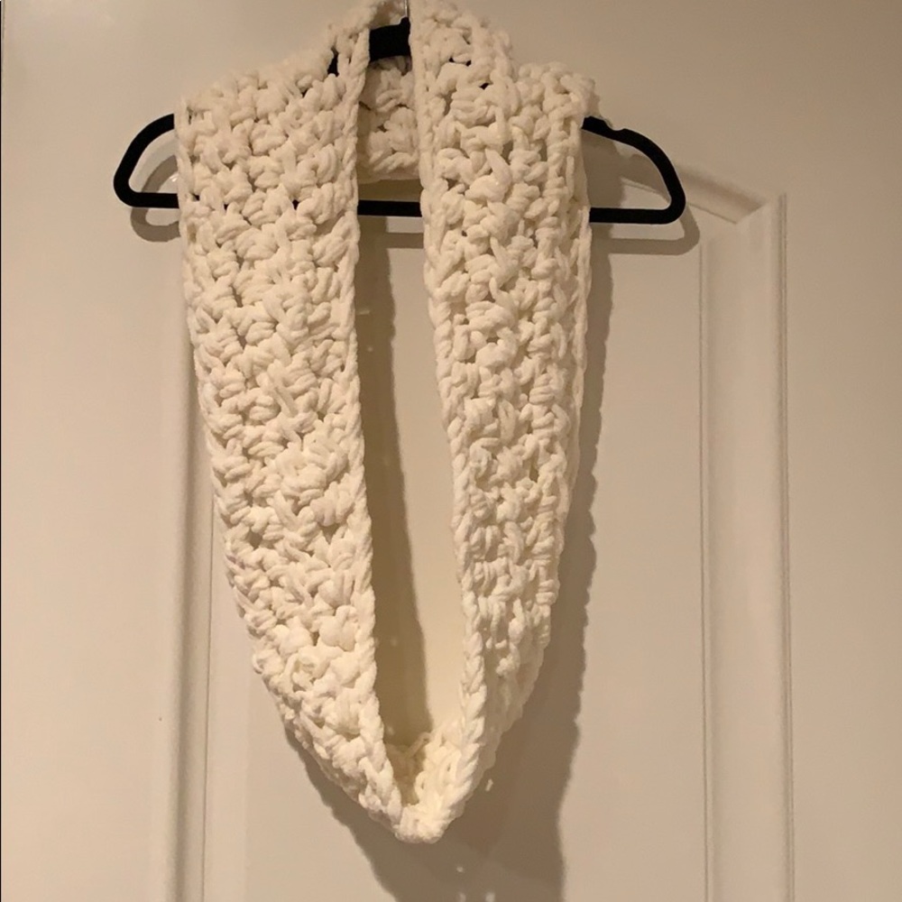Cream colored infinity crocheted scarf 🧣